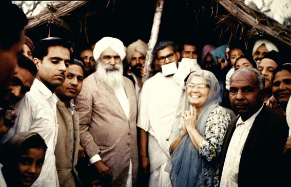 Sant Kirpal Singh with disciples, 1966
