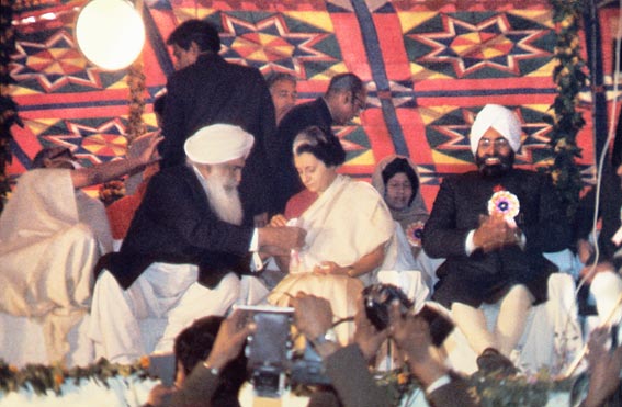 Sant Kirpal Singh and Mrs. Indira Gandhi, Prime Minister of India, 5 February, 1974